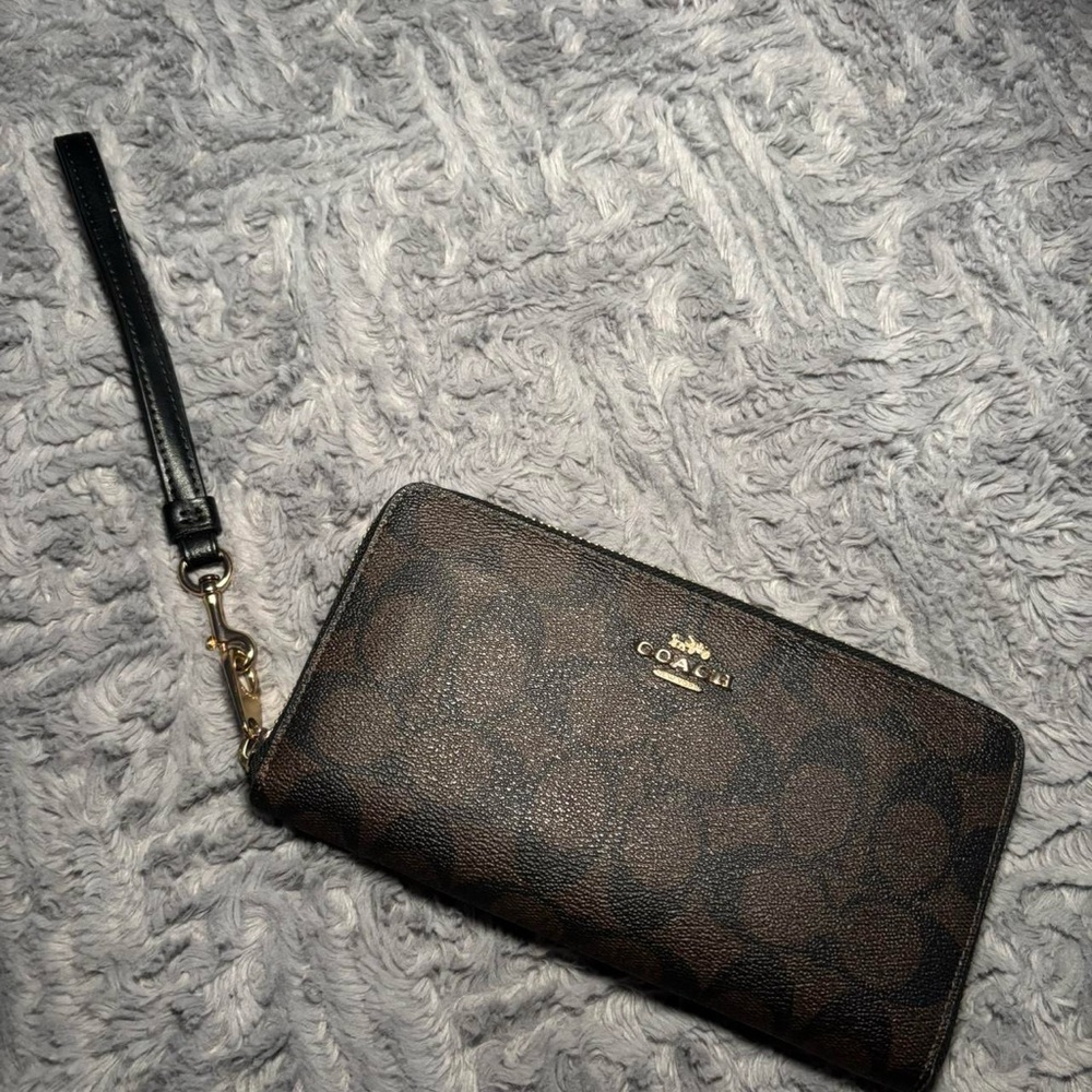 Coach Long Zip Around Wallet In Signature Canvas✨